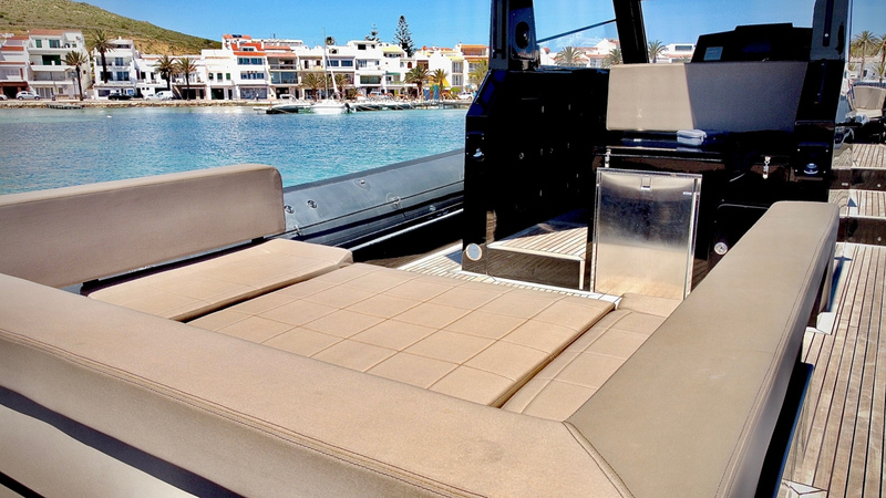 Alquiler_semirrigida_solarium_Menorca