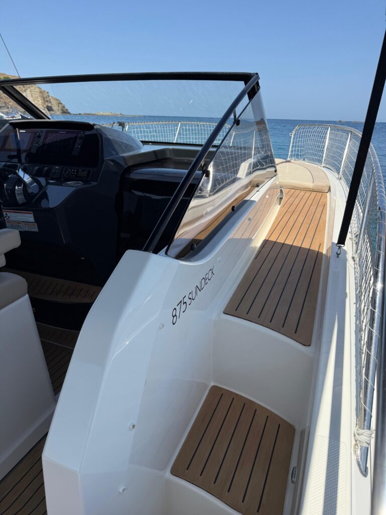 QUICKSILVER 875 SUNDECK 1