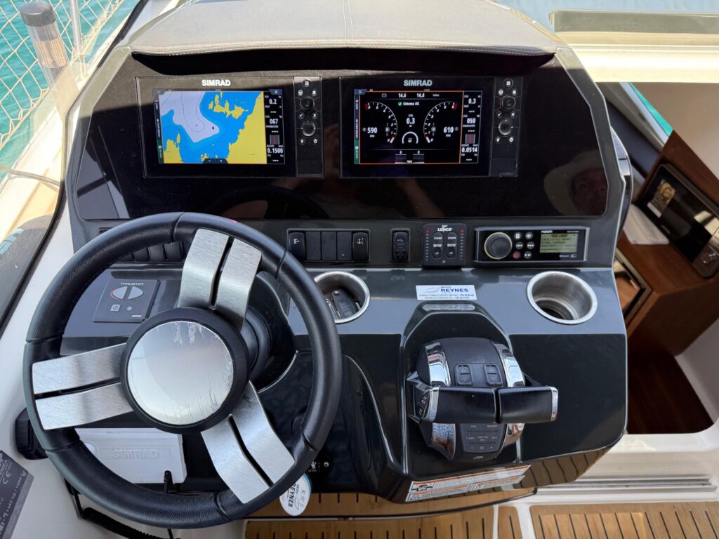 QUICKSILVER 875 SUNDECK 3