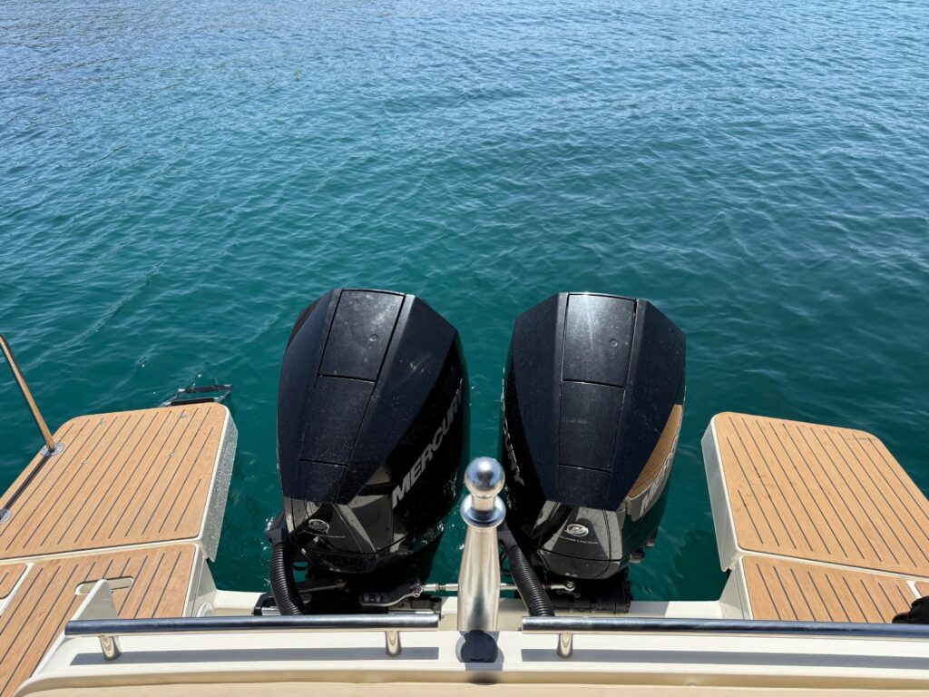 QUICKSILVER 875 SUNDECK 6