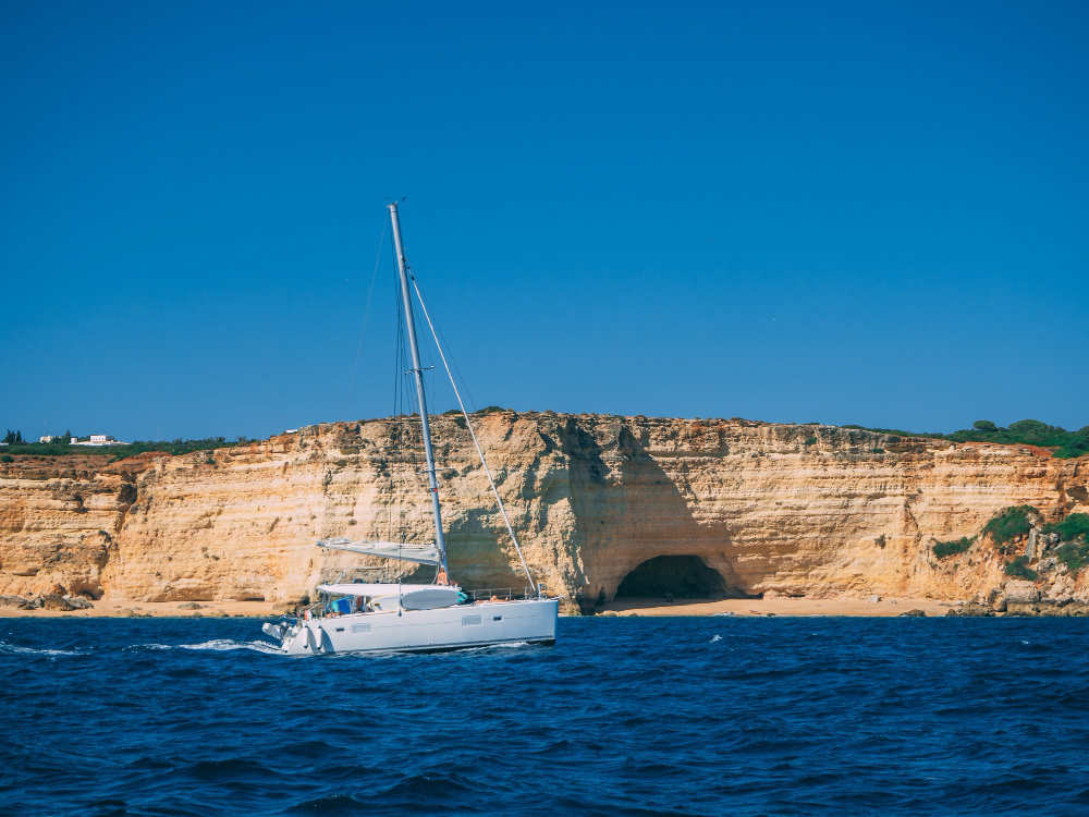 barco en menorca con patron