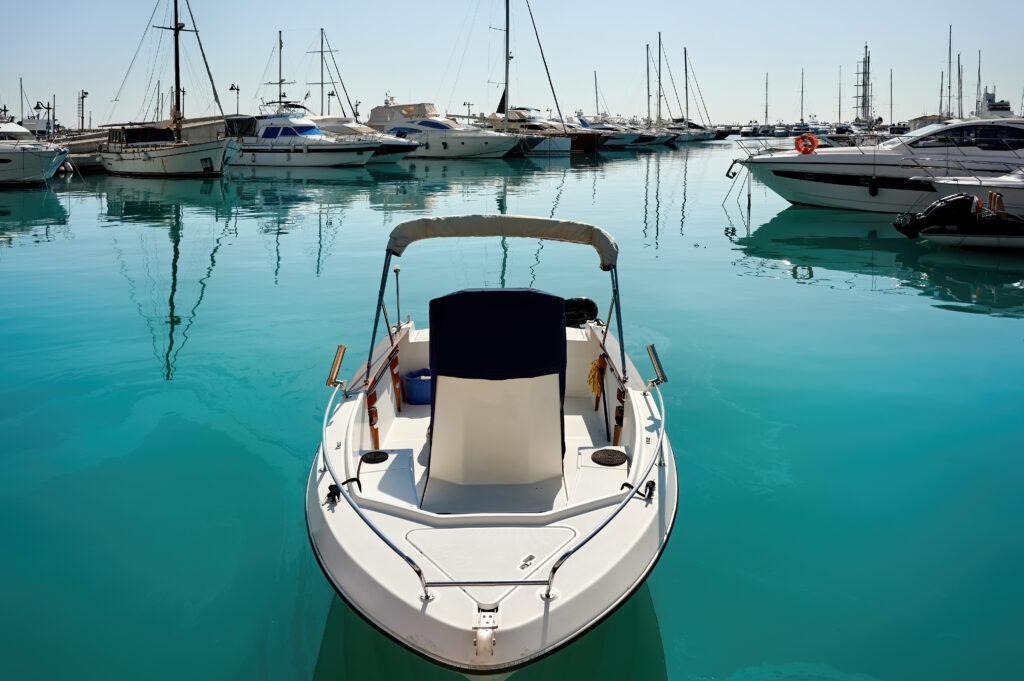 Neumática Semirrigida en el mar de menorca